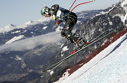 WENGEN, SWITZERLAND - JANUARY 13: (FRANCE OUT) Bode Miller of United States competes on his way to taking 1st place during the Alpine FIS Ski World Cup Men's Downhill on January 13, 2008 in Wengen, Switzerland. (Photo by Agence Zoom/