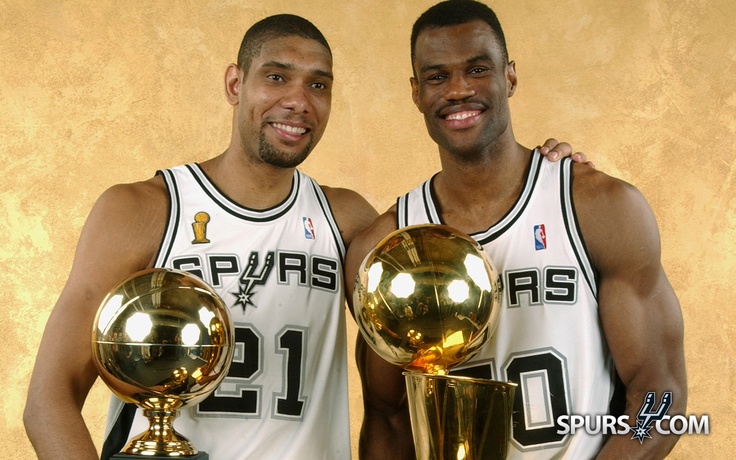 Az Ikertornyok "Twin Towers", azaz Tim Duncan és David Robinson 2003-ban együtt kapta meg Az Év Sportszemélyisége díjat a Sports Illustratedtől