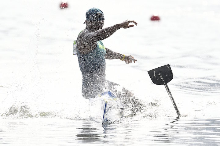  A brazil Isaquias Queiroz dos Santos célban a férfi kenu egyesek 200 méteres versenyének döntőjében a Rio de Janeiró-i nyári olimpián a Rodrigo de Freitas Lagúnában 2016. augusztus 18-án. MTI Fotó: Kovács Tamás