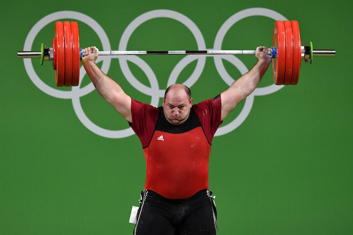 Nagy Péter a férfi súlyemelők +105 kilogrammos súlycsoportjában a B csoport versenyén. MTI Fotó: Illyés Tibor