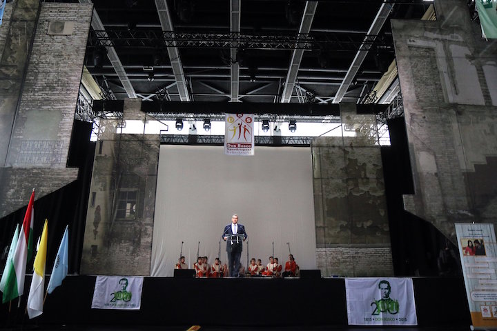 Kazincbarcika, 2016. szeptember 2. Lázár János, a Miniszterelnökséget vezető miniszter beszédet mond Kazincbarcikán, a Szalézi Rend Don Bosco Sportközpontjának avatásán 2016. szeptember 2-án. MTI Fotó: Vajda János