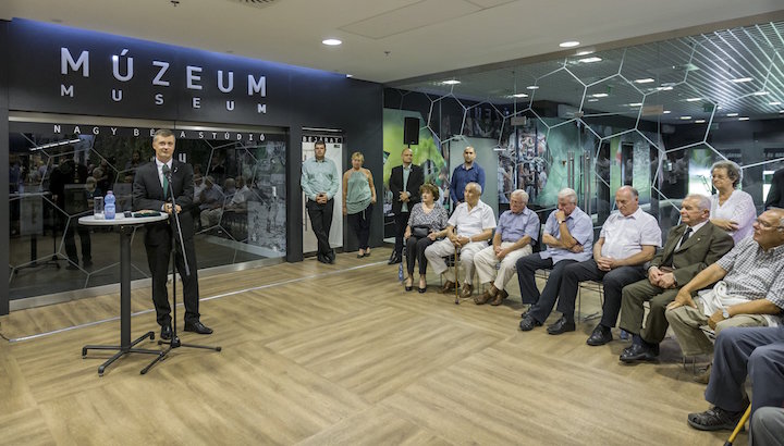  Kubatov Gábor, a Ferencváros Torna Club (FTC) elnöke beszél Albert Flóriánnak, az egyetlen magyar aranylabdás futballista születésének 75. évfordulóján nyílt emlékkiállítás megnyitóján. MTI Fotó: Szigetváry Zsolt