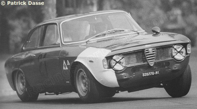 Andrea de Adamich (Alfa Rome Giulia Sprint GTA) 1966-ban feladni kényszerült a viadalt
