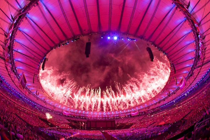 Rio de Janeiro, 2016. szeptember 19. Tűzijáték a XV. paralimpia záróünnepségén a Rio de Janeiró-i Maracana Stadionban 2016. szeptember 18-án este. MTI Fotó: Koszticsák Szilárd