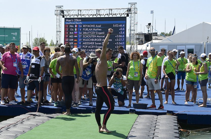 Balatonfüred, 2017. július 21. A hatodik helyezett Gyurta Gergely (10) a célban férfi 25 kilométeres nyíltvízi úszáson a 17. vizes világbajnokság Balatonfüreden 2017. július 21-én. MTI Fotó: Szigetváry Zsolt