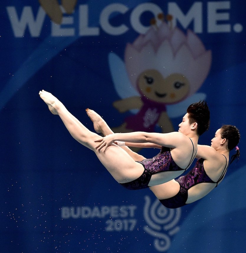 Budapest, 2017. július 16. A későbbi győztes kínai Zsen Csien és Sze Ja-csie a 10 méteres női szinkronugrás döntőjében a 17. vizes világbajnokságon a Duna Arénában 2017. július 16-án. MTI Fotó: Máthé Zoltán